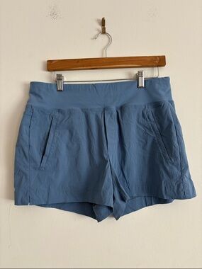 Athleta Trekkie North Short Women size 12 Athletic Shorts